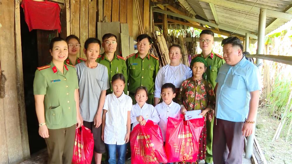 Những “cha nuôi” trên cao nguyên đá Hà Giang